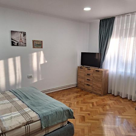 Black Eagle Central Unirii Square, 2 King Size Bedrooms, Free Private Parking Oradea Exterior foto
