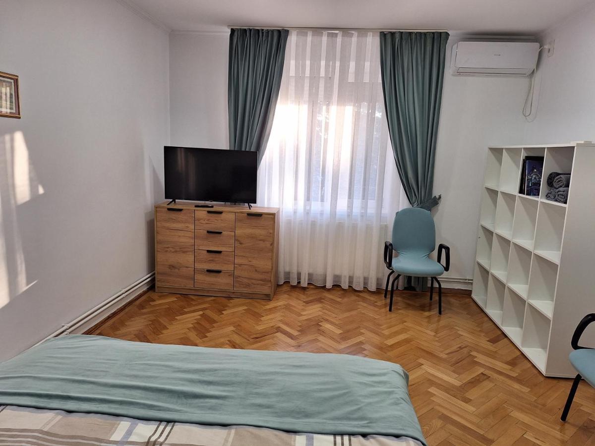 Black Eagle Central Unirii Square, 2 King Size Bedrooms, Free Private Parking Oradea Exterior foto