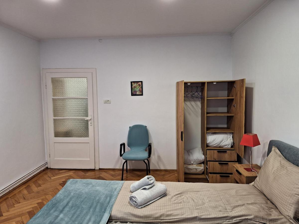 Black Eagle Central Unirii Square, 2 King Size Bedrooms, Free Private Parking Oradea Exterior foto