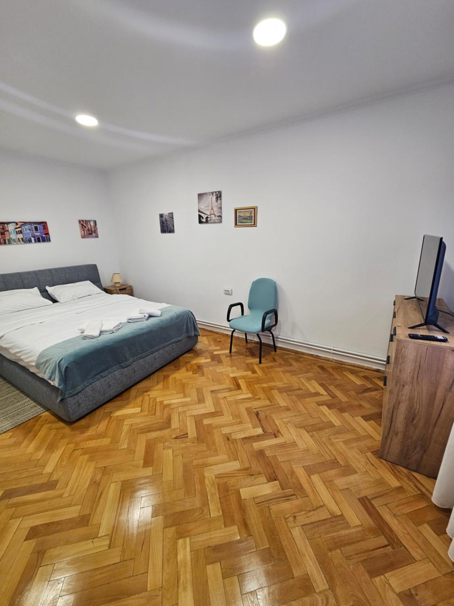 Black Eagle Central Unirii Square, 2 King Size Bedrooms, Free Private Parking Oradea Exterior foto